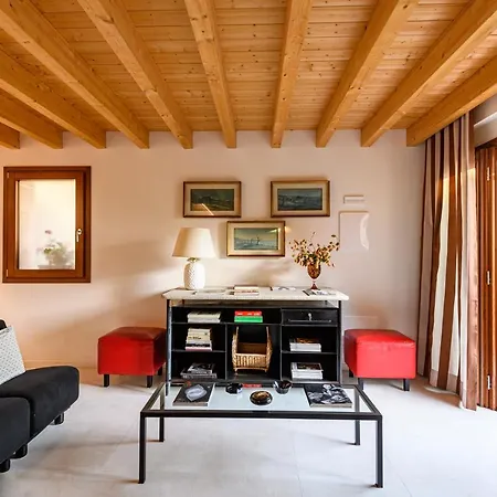 Appartement In Riva Al Di Iseo Dependance Primo Piano