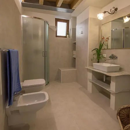 In Riva Al Di Iseo Dependance Primo Piano Appartement