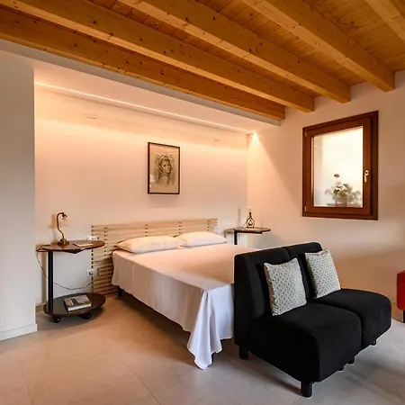 In Riva Al Di Iseo Dependance Primo Piano Appartement