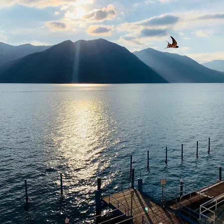 In Riva Al Di Iseo Dependance Primo Piano Appartement