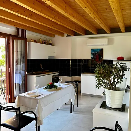 In Riva Al Di Iseo Dependance Primo Piano Apartman *