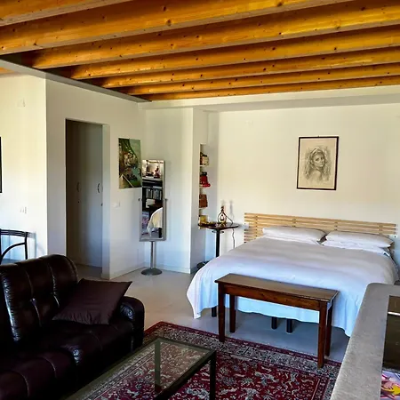 In Riva Al Di Iseo Dependance Primo Piano Apartman